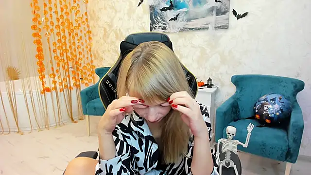 Snapshot of LindaSandy_1 chatting on October 2025 09:10:02 AM LindaSandy 1 online show from October 2025 09:10:02 AM