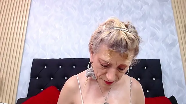 Snapshot of xandrinakarzon chatting on November 2025 12:48:01 PM xandrinakarzon online show from November 2025 12:48:01 PM