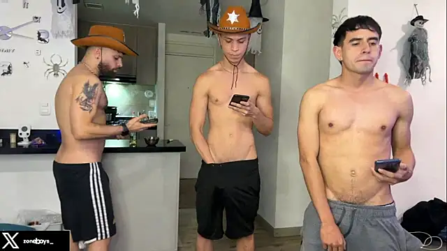 Snapshot of zoneboys chatting on October 2025 12:45:02 AM zoneboys online show from October 2025 12:45:02 AM