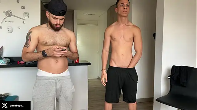 Snapshot of zoneboys chatting on September 2025 09:43:01 PM zoneboys online show from September 2025 09:43:01 PM