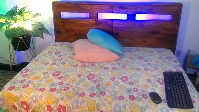 Yeseniaa25  online show from February 2026 12:14:01 PM