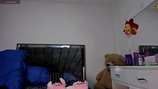 tifanny turner online show from December 2025 01:21:02 PM