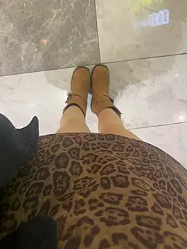 xiaoyuan01 online show from November 2025 02:37:01 AM