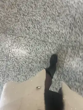 xiaoyuan01 online show from December 2025 03:27:01 AM