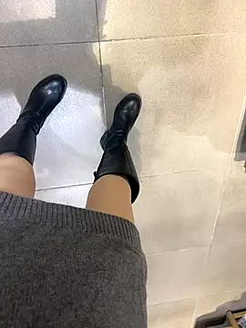 xiaoyuan01 online show from November 2025 02:10:01 AM