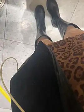 xiaoyuan01 online show from November 2025 04:05:01 AM