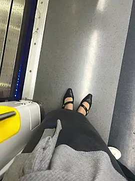 xiaoyuan01 online show from November 2025 01:21:02 AM