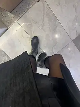 xiaoyuan01 online show from November 2025 03:33:02 AM