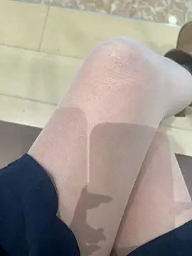 xiaoyuan01 online show from November 2025 01:42:01 AM