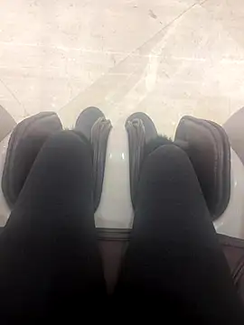 xiaoyuan01 online show from December 2025 01:50:02 AM