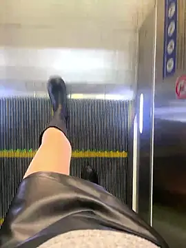 xiaoyuan01 online show from November 2025 01:32:02 AM