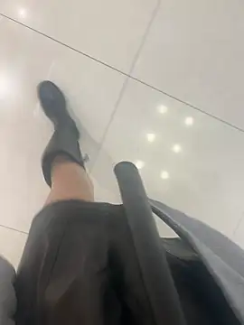 xiaoyuan01 online show from November 2025 01:39:02 AM