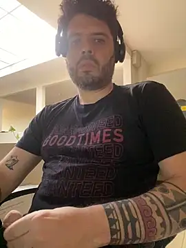 Snapshot of uto857 chatting on November 2025 08:45:01 PM uto857 online show from November 2025 08:45:01 PM