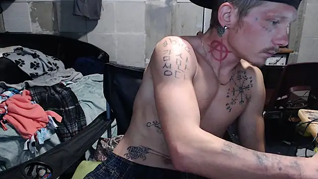 Snapshot of mastertrap chatting on November 2025 04:07:01 AM mastertrap online show from November 2025 04:07:01 AM