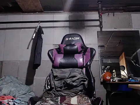 Snapshot of mastertrap chatting on November 2025 10:21:02 PM mastertrap online show from November 2025 10:21:02 PM