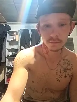 Snapshot of mastertrap chatting on December 2025 02:11:01 PM mastertrap online show from December 2025 02:11:01 PM