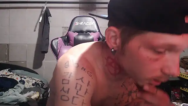 Snapshot of mastertrap chatting on December 2025 06:20:01 PM mastertrap online show from December 2025 06:20:01 PM