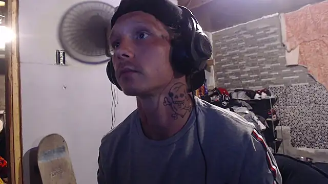 Snapshot of mastertrap chatting on September 2025 03:44:01 AM mastertrap online show from September 2025 03:44:01 AM