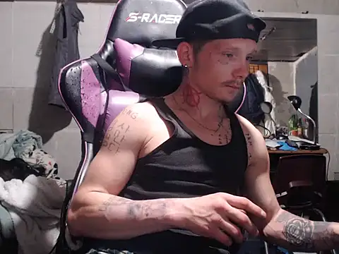 Snapshot of mastertrap chatting on November 2025 06:02:01 AM mastertrap online show from November 2025 06:02:01 AM