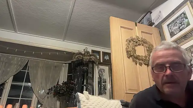 poggles online show from October 2025 09:55:01 PM