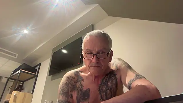 poggles online show from February 2026 08:00:02 PM