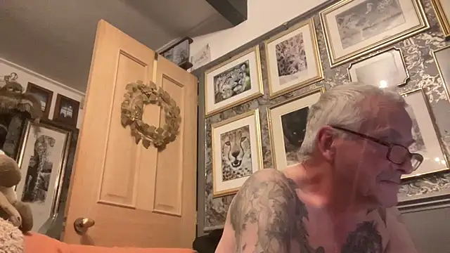 poggles online show from September 2025 08:04:02 PM