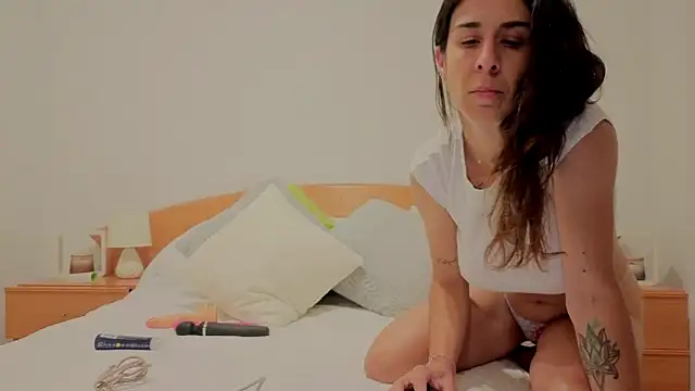 agustinalatina online show from May 2026 08:42:02 PM