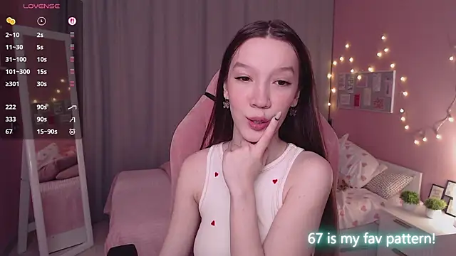 Shriya Sarann online show from November 2025 02:12:01 PM