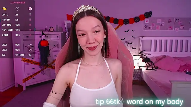 Shriya Sarann online show from October 2025 02:02:02 PM