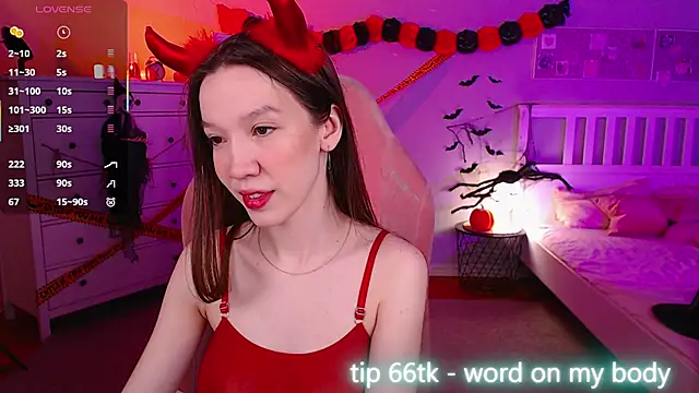 Shriya Sarann online show from October 2025 02:06:02 PM