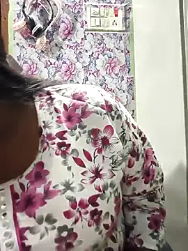 Liyaa 24 online show from April 2026 06:15:01 PM