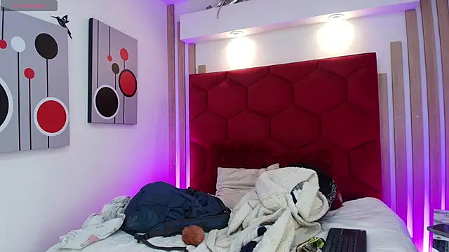EmmaJhomson online show from May 2026 12:47:01 PM
