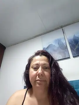 Snapshot of EmmaJhomson chatting on June 2026 11:09:01 PM EmmaJhomson online show from June 2026 11:09:01 PM