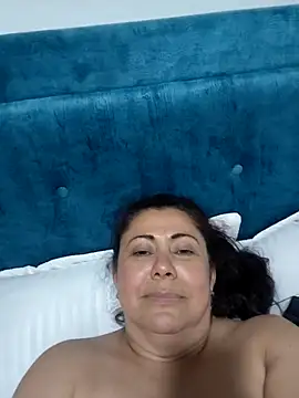 Snapshot of EmmaJhomson chatting on June 2026 01:05:02 AM EmmaJhomson online show from June 2026 01:05:02 AM