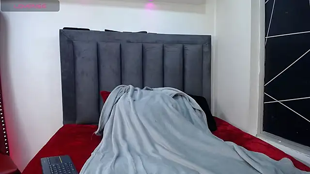 EmmaJhomson online show from November 2025 08:20:01 PM