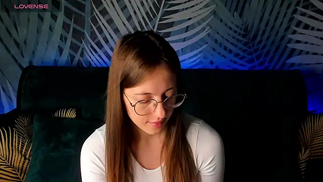 Snapshot of ChristyCrayme chatting on November 2025 10:19:01 PM ChristyCrayme online show from November 2025 10:19:01 PM