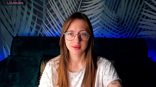 Snapshot of ChristyCrayme chatting on December 2025 10:42:01 PM ChristyCrayme online show from December 2025 10:42:01 PM