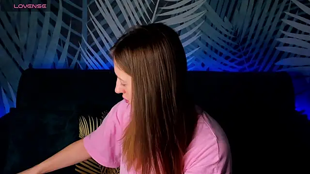 Snapshot of ChristyCrayme chatting on December 2025 10:03:02 PM ChristyCrayme online show from December 2025 10:03:02 PM