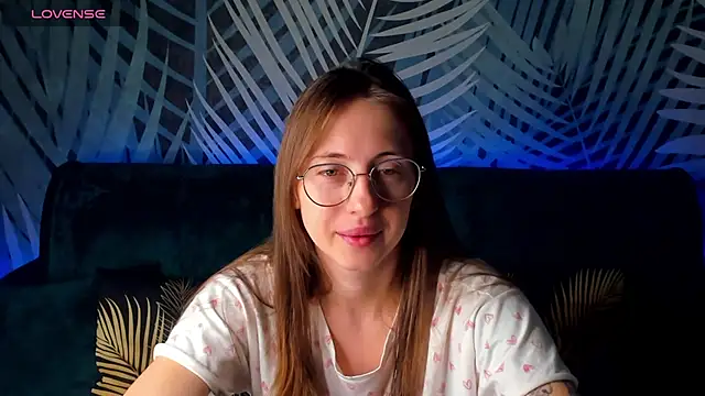 Snapshot of ChristyCrayme chatting on October 2025 11:47:01 PM ChristyCrayme online show from October 2025 11:47:01 PM