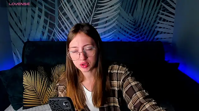 Snapshot of ChristyCrayme chatting on October 2025 10:02:01 PM ChristyCrayme online show from October 2025 10:02:01 PM