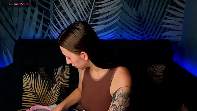 Snapshot of ChristyCrayme chatting on September 2025 10:20:01 PM ChristyCrayme online show from September 2025 10:20:01 PM