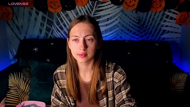 Snapshot of ChristyCrayme chatting on October 2025 10:09:01 PM ChristyCrayme online show from October 2025 10:09:01 PM