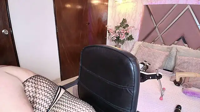 Snapshot of Dolce_pearl chatting on October 2025 03:52:01 AM Dolce pearl online show from October 2025 03:52:01 AM
