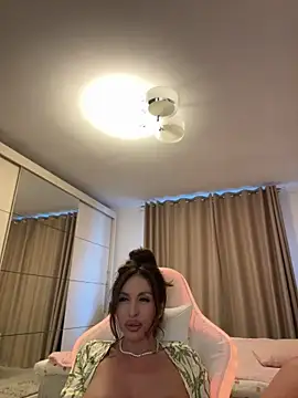 LunaBex online show from June 2026 04:01:01 AM