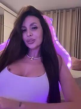 Snapshot of LunaBex chatting on October 2025 05:05:01 PM LunaBex online show from October 2025 05:05:01 PM