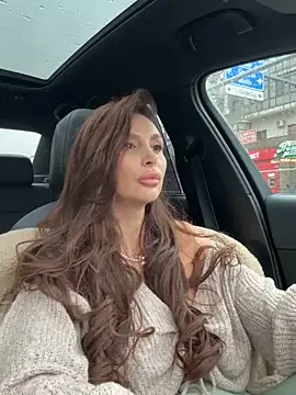 Snapshot of LunaBex chatting on November 2025 08:03:02 AM LunaBex online show from November 2025 08:03:02 AM