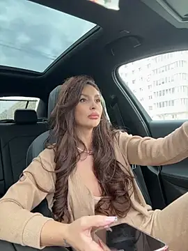 Snapshot of LunaBex chatting on November 2025 08:47:02 AM LunaBex online show from November 2025 08:47:02 AM