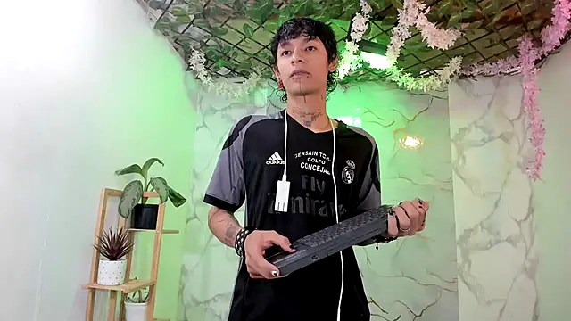 Bastian boyshot77 online show from April 2026 07:08:02 PM