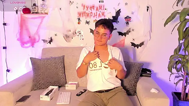 Young Ben online show from October 2025 01:04:01 AM