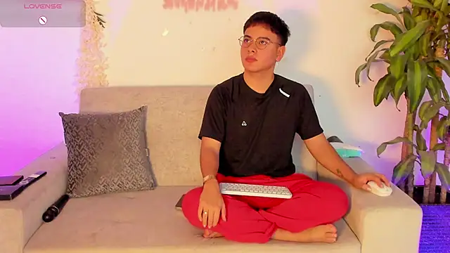 Young Ben online show from November 2025 03:49:02 PM